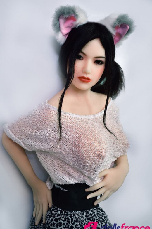 Sexdoll Evelyn petite brune à gros seins 150cm HRdoll