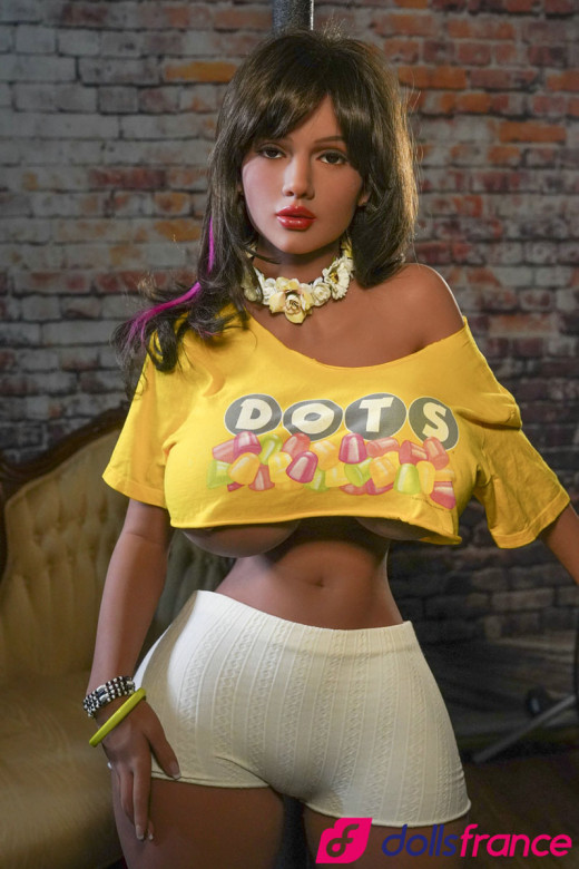 Giuliana la poupée de sexe bombe sexuelle latine bronzée 153cm YLdoll