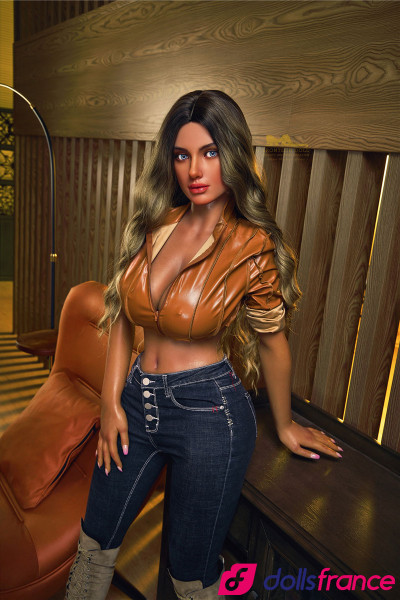 Luna la méditerranéenne sexdoll réaliste en silicone 165cm IronTech