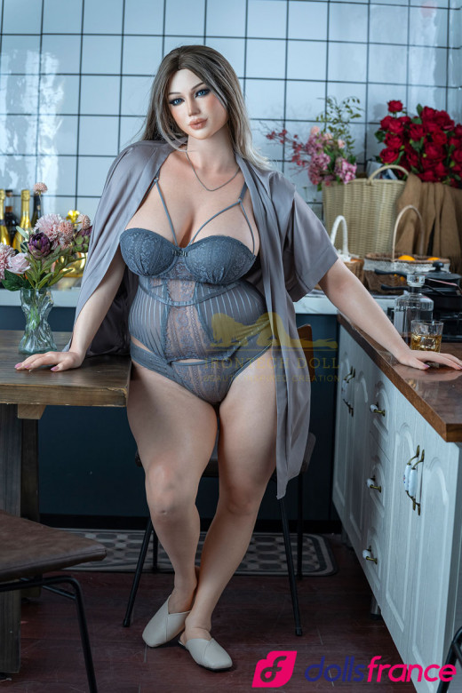 Celine sexdoll silicone femme ronde à gros seins 162cm BBW IronTech
