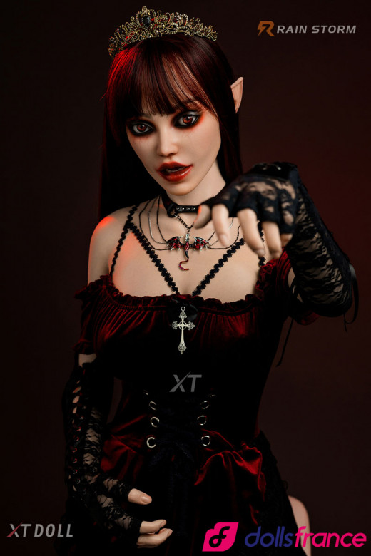 Seraphina belle sexdoll gothique en silicone 163cm XTDoll