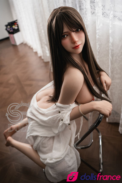Annika la sex doll en silicone attachante aux fesses bombées T165cm Bonnet C SEdoll