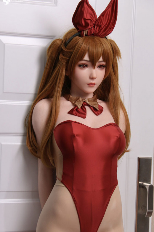 Luxueuse sexdoll silicone asiatique Ada 160cm Gynoid