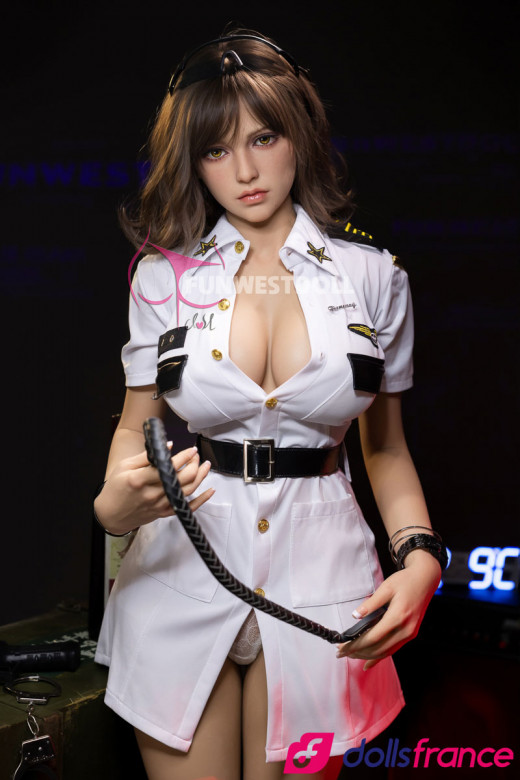 Bella sexdoll en silicone pilote d'avion dominatrice 157cm G-cup FunWestDoll