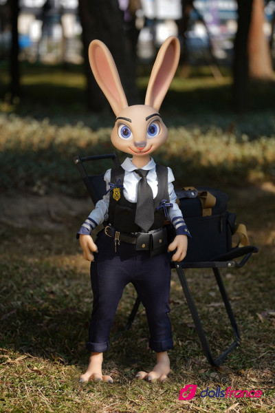 Sexdoll Rabbitie en silicone, lapine policière 120cm signée Dolls Castle