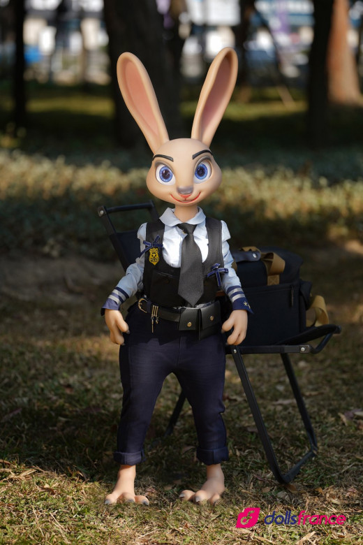 Sexdoll Rabbitie en silicone, lapine policière 120cm signée Dolls Castle