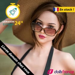 Sexdoll Jennifer en silicone près du lac en stock 170cm bonnet C Zelex