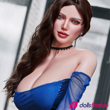 Céline Love doll silicone aux formes généreuses et sexy 162cm IronTech