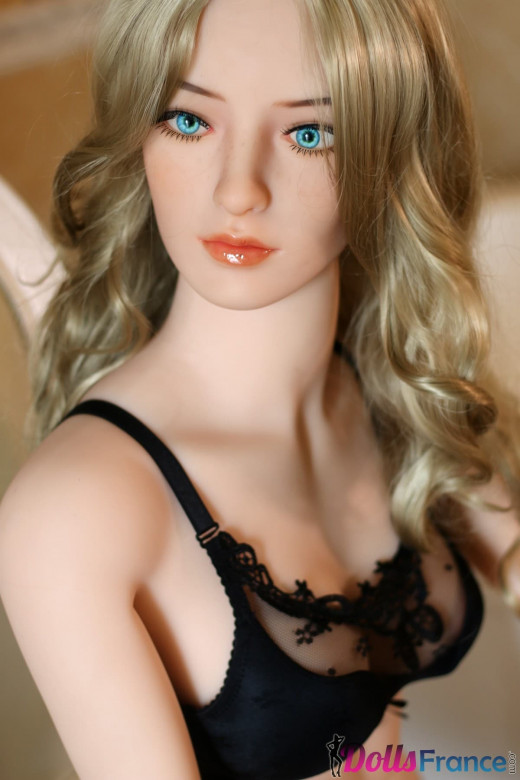Poupée sexuelle petits seins 153cm