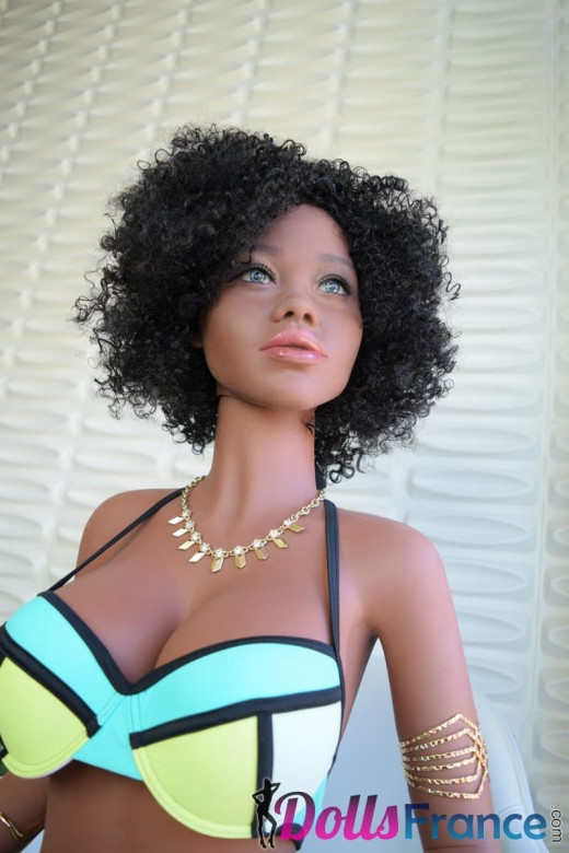 Poupée sexuelle black 145cm en TPE
