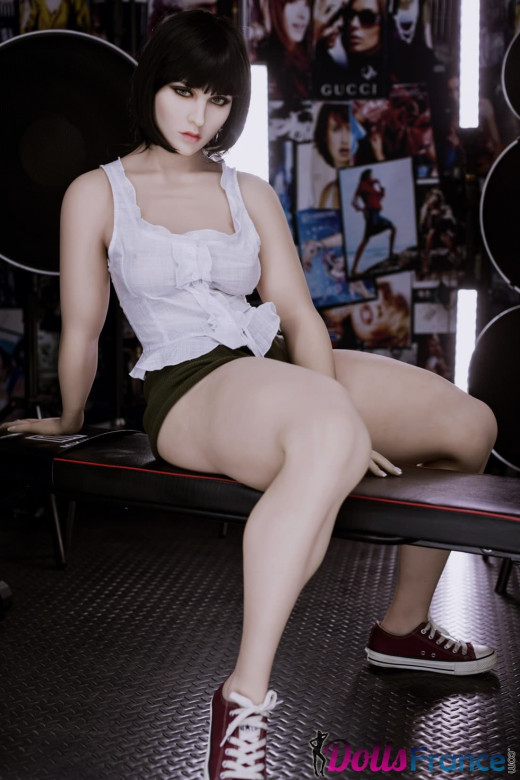Cassidy la brune ténébreuse et sportive 156cm B-cup WMdolls