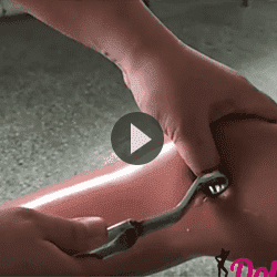 Video comment réparer ou resserrer une articulation de poupée en TPE