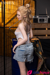 Sex doll en silicone Gina blonde au vagin poilu 155cm F-cup FanReal