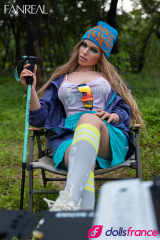 Kelly sexdoll réelle en silicone campeuse à gros nibards 155cm F-cup FanReal