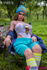 Kelly sexdoll réelle en silicone campeuse à gros nibards 155cm F-cup FanReal