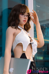 Sexdoll en silicone Naomi la femme d'affaire aux beaux tétons 161cm bonnet D Lusandy