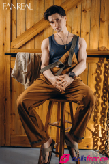 Henry poup&eacute;e sexuelle en silicone homme fermier pervers 173cm FanReal