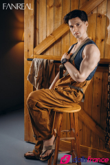 Henry poup&eacute;e sexuelle en silicone homme fermier pervers 173cm FanReal