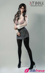 Real doll en silicone Lucy la secr&eacute;taire asiatique &agrave; lunettes 165cm bonnet E XTDoll