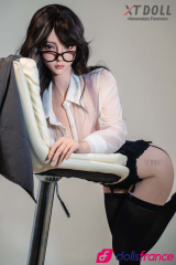 Real doll en silicone Lucy la secr&eacute;taire asiatique &agrave; lunettes 165cm bonnet E XTDoll