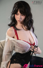 Real doll en silicone Lucy la secr&eacute;taire asiatique &agrave; lunettes 165cm bonnet E XTDoll
