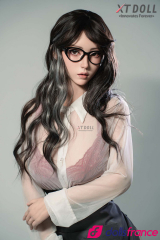 Real doll en silicone Lucy la secr&eacute;taire asiatique &agrave; lunettes 165cm bonnet E XTDoll