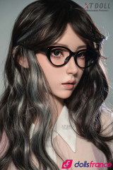 Real doll en silicone Lucy la secr&eacute;taire asiatique &agrave; lunettes 165cm bonnet E XTDoll