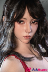 Real doll en silicone Lucy la secr&eacute;taire asiatique &agrave; lunettes 165cm bonnet E XTDoll