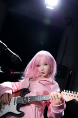 Petite poup&eacute;e d'amour en silicone guitariste sodomisable Nika EN STOCK EU 152cm D-cup FunWestDoll