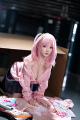 Petite poup&eacute;e d'amour en silicone guitariste sodomisable Nika EN STOCK EU 152cm D-cup FunWestDoll