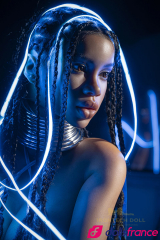 Sex doll en silicone Penny la belle femme noire futuriste ROS MAX 161cm IronTech