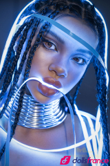 Sex doll en silicone Penny la belle femme noire futuriste ROS MAX 161cm IronTech