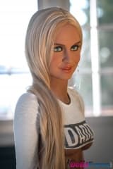 Love doll blonde aux yeux bleus Chelsea 157cm