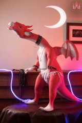 Drakaina sexdoll dragonne rouge aux ailes d&eacute;ploy&eacute;es 125cm Dolls Castle
