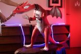 Drakaina sexdoll dragonne rouge aux ailes d&eacute;ploy&eacute;es 125cm Dolls Castle