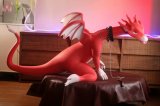 Drakaina sexdoll dragonne rouge aux ailes d&eacute;ploy&eacute;es 125cm Dolls Castle