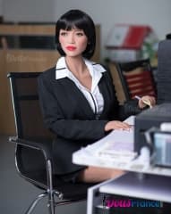 Brooklyn la poup&eacute;e en TPE silicone secr&eacute;taire salope 165cm 6YE