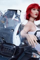 Emma la rebelle fait un tour de moto BMW 172cm Sinodoll