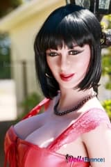 Bridget la dominatrice aux gros seins 163cm SMdoll