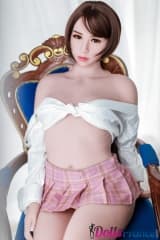 Sexdoll asiatique Ariel enlève le haut 162cm C WMDolls