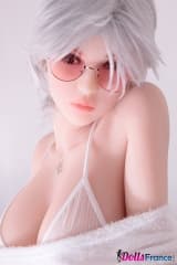 Miyuki sensuelle avec ses cheveux d'argent 160cm PiperDoll