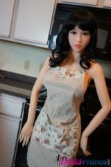 Akiko en culotte sous le tablier 165cm