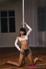 La poupée Connie au pole dance 168cm IronTech