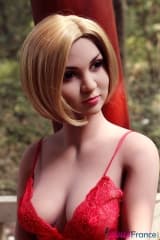 Carole en robe rouge 158cm