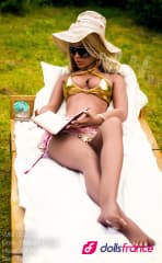 Sexdoll Estelle se fait dorer nue au soleil 166cm C-cup WMDolls