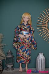 Shiori #4 en kimono japonais 80cm G-cup DH168