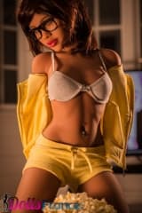 Aniyah 140cm petits seins