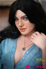 Sexdoll silicone Ivy brune sensuelle aux yeux bleus 152cm IronTech