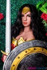 Kelly est une vraie Wonder Woman 165cm