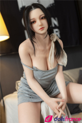 Emily jolie sexdoll brune en silicone réaliste 158cm Xycolo